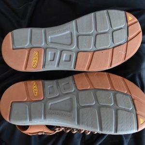 Keen Uneek sandals size 8M, unisex .
